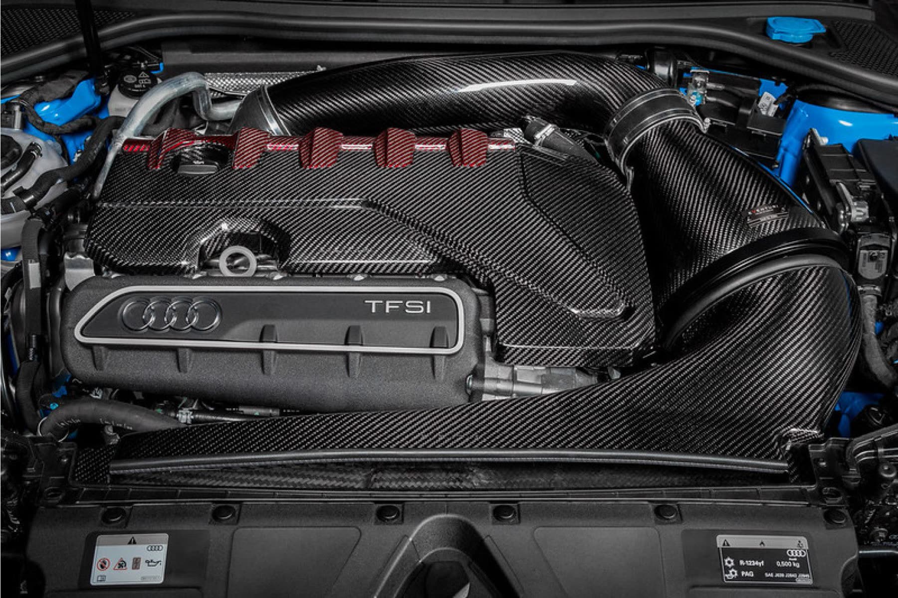 Eventuri-Carbon-Ansaugsystem im Motorraum eines Audi RS3