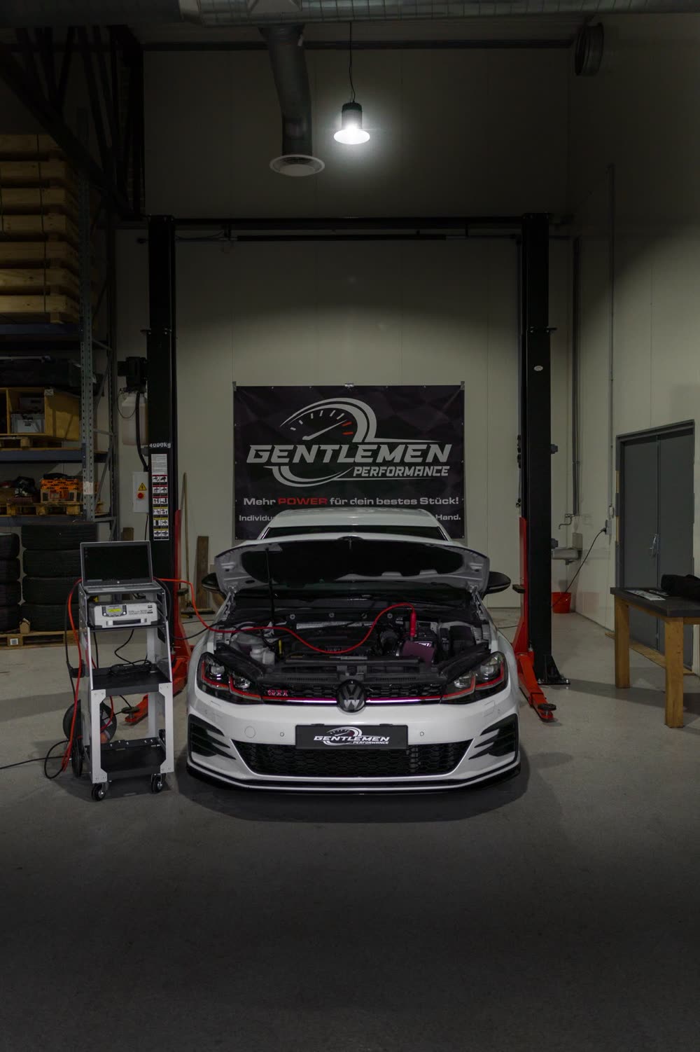 Golf GTI TCR in der Werkstatt bei der Softwareoptimierung