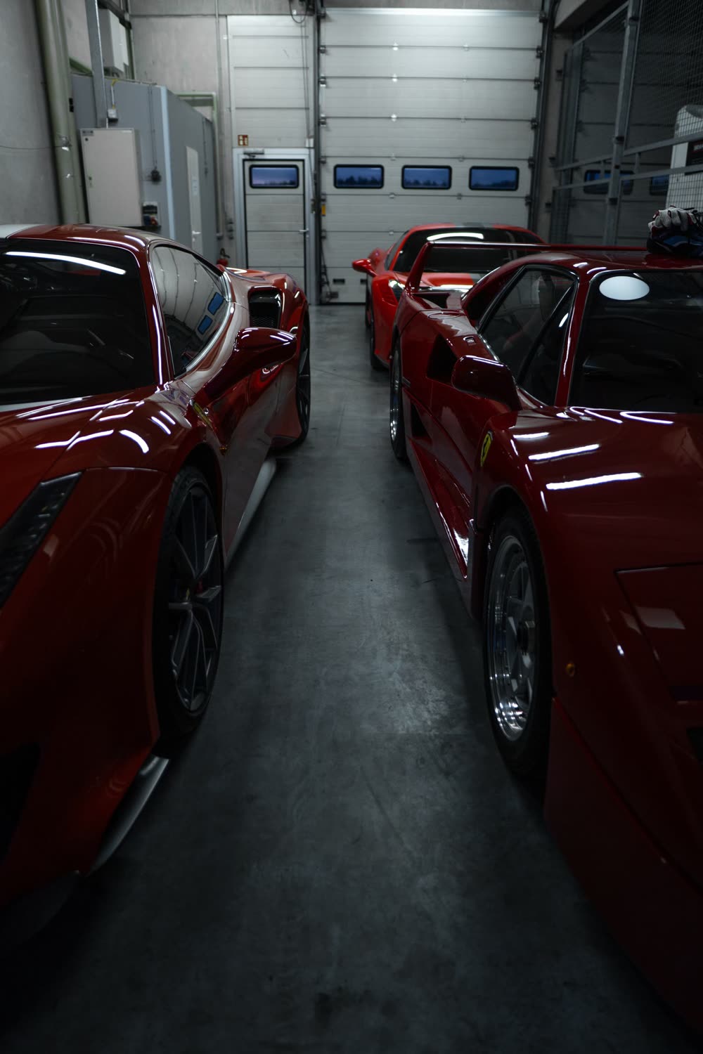 Ferrari in der Garage beim mobilen Service