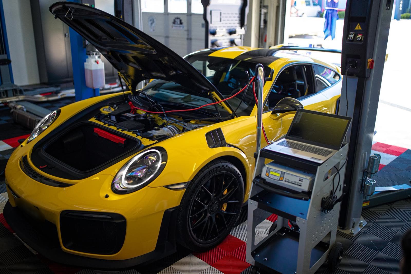 Porsche 911 GT2 RS bei der Softwareoptimierung